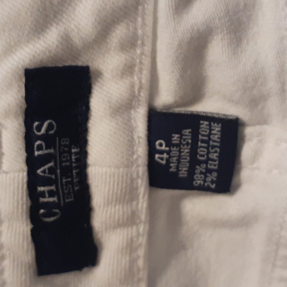 White capri pants size 4P - Picture 3 of 3